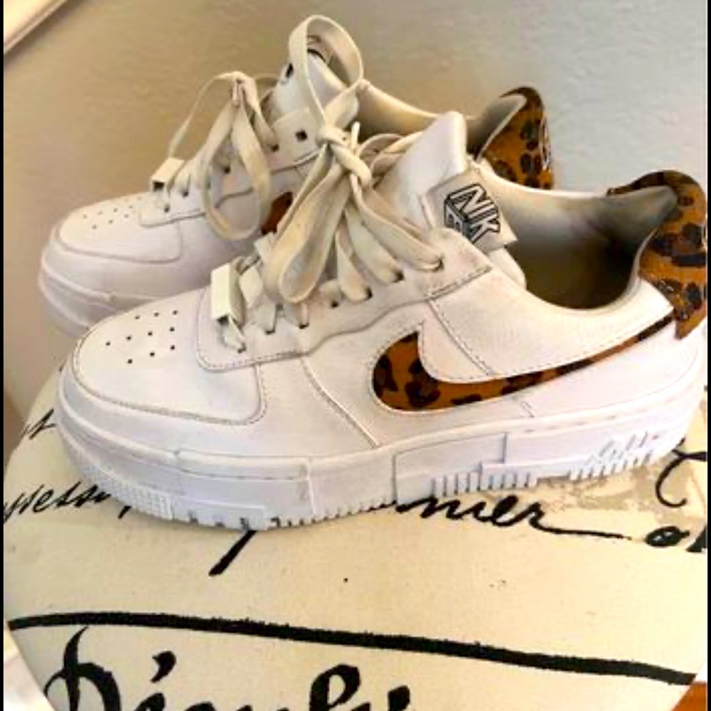 Nike Women's Shoes Air Force 1 Pixel SE Leopard Print